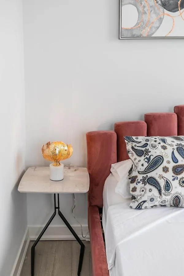 Executive Suite Toronto 0*,